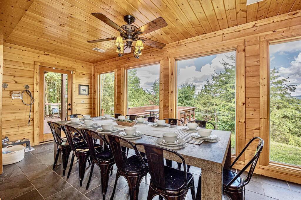 Panorama Mountain View Cabin, Less Than 10 Miles From Gatlinburg And Dollywood, Dog Friendly, 6 Bedrooms Sleeps 17, Fire Pit, Hottub, Washer Dryer, Fully Loaded Kitchen, Gameroom With A Tv, Pool Table, Arcade, Air Hockey, And Foosball Sevierville Exteriör bild