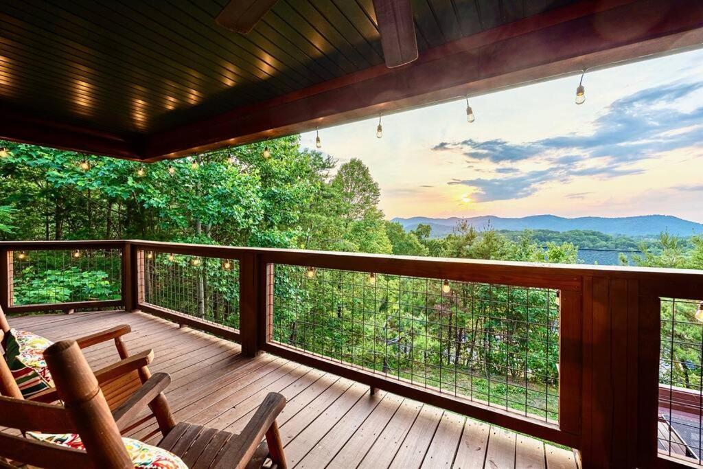 Panorama Mountain View Cabin, Less Than 10 Miles From Gatlinburg And Dollywood, Dog Friendly, 6 Bedrooms Sleeps 17, Fire Pit, Hottub, Washer Dryer, Fully Loaded Kitchen, Gameroom With A Tv, Pool Table, Arcade, Air Hockey, And Foosball Sevierville Exteriör bild