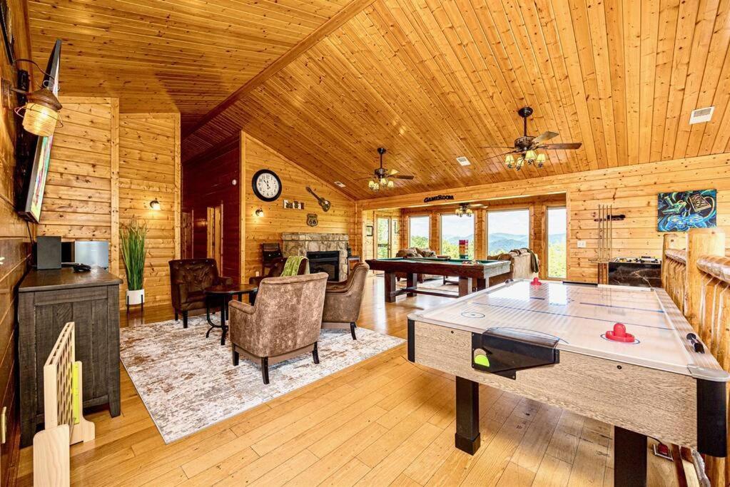 Panorama Mountain View Cabin, Less Than 10 Miles From Gatlinburg And Dollywood, Dog Friendly, 6 Bedrooms Sleeps 17, Fire Pit, Hottub, Washer Dryer, Fully Loaded Kitchen, Gameroom With A Tv, Pool Table, Arcade, Air Hockey, And Foosball Sevierville Exteriör bild