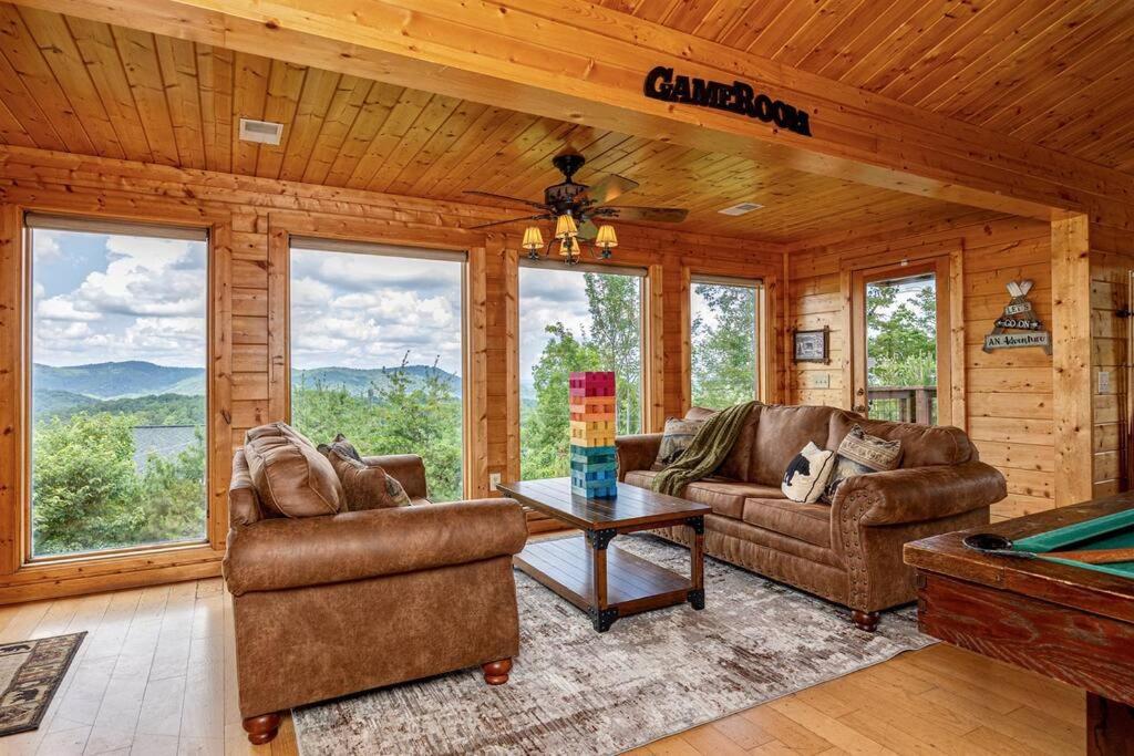 Panorama Mountain View Cabin, Less Than 10 Miles From Gatlinburg And Dollywood, Dog Friendly, 6 Bedrooms Sleeps 17, Fire Pit, Hottub, Washer Dryer, Fully Loaded Kitchen, Gameroom With A Tv, Pool Table, Arcade, Air Hockey, And Foosball Sevierville Exteriör bild