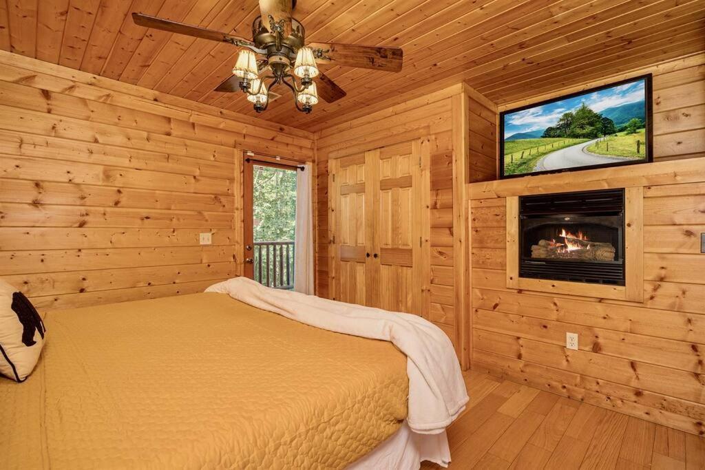 Panorama Mountain View Cabin, Less Than 10 Miles From Gatlinburg And Dollywood, Dog Friendly, 6 Bedrooms Sleeps 17, Fire Pit, Hottub, Washer Dryer, Fully Loaded Kitchen, Gameroom With A Tv, Pool Table, Arcade, Air Hockey, And Foosball Sevierville Exteriör bild