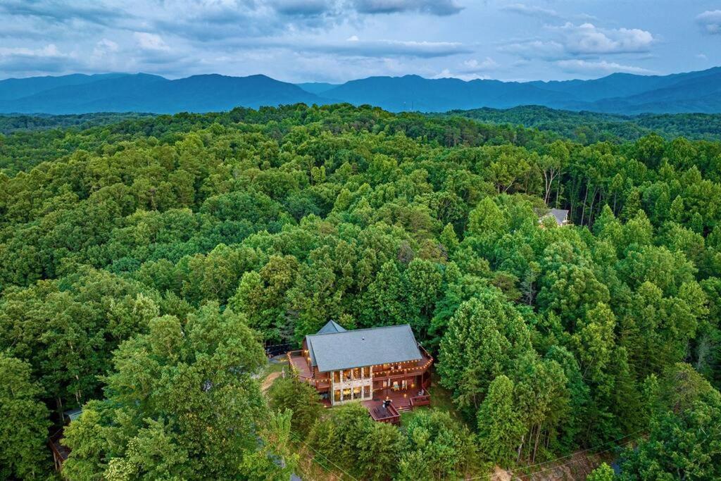 Panorama Mountain View Cabin, Less Than 10 Miles From Gatlinburg And Dollywood, Dog Friendly, 6 Bedrooms Sleeps 17, Fire Pit, Hottub, Washer Dryer, Fully Loaded Kitchen, Gameroom With A Tv, Pool Table, Arcade, Air Hockey, And Foosball Sevierville Exteriör bild